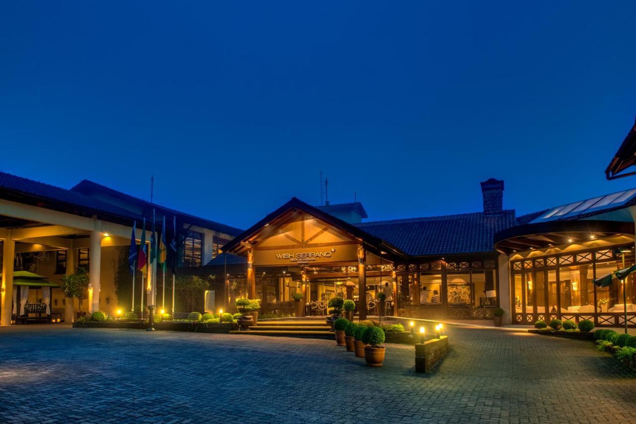 Wish Serrano Resort Gramado Exterior foto The hotel at night